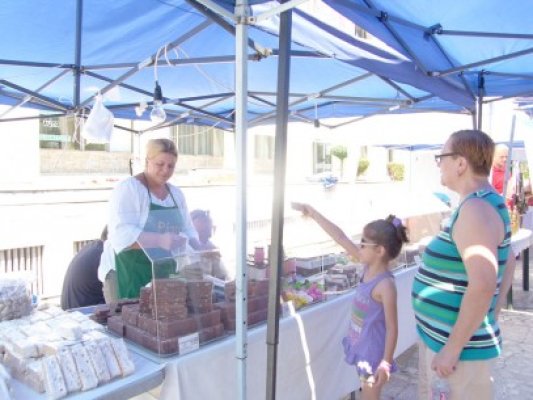 A revenit Piaţa Ţărănească: Vânzări slabe din cauza căldurii